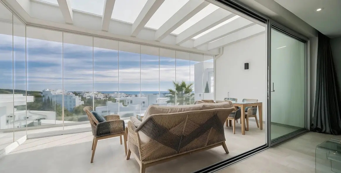 Sale of middle floor apartment in Estepona 1