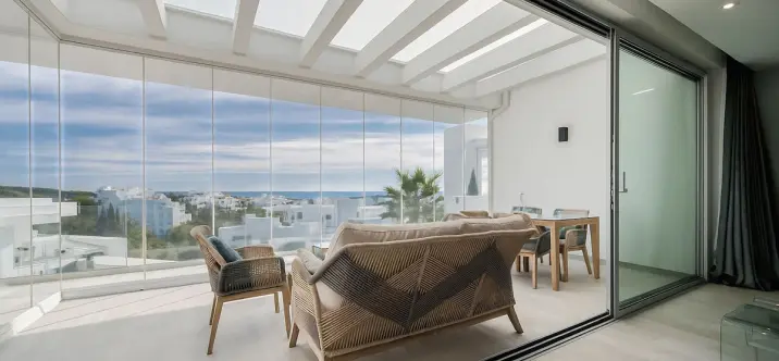 Venta de apartamento en planta media en Estepona 0