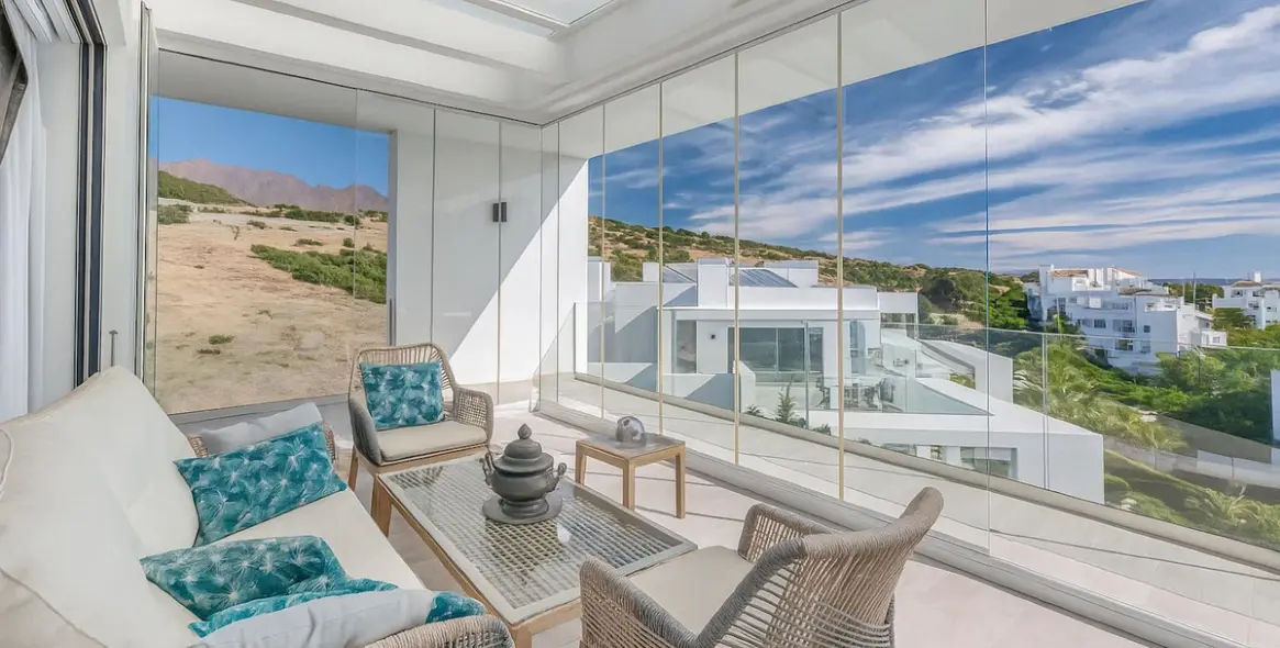 Sale of middle floor apartment in Estepona 3