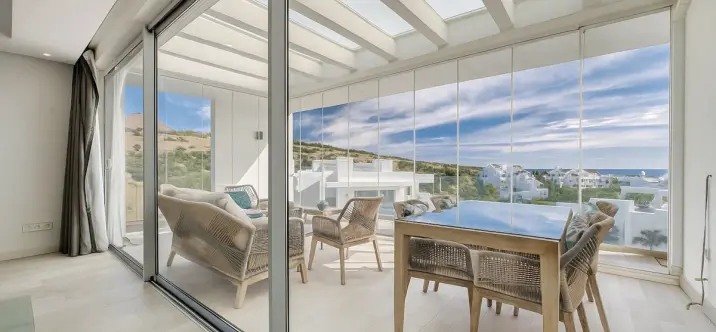 Venta de apartamento en planta media en Estepona 3