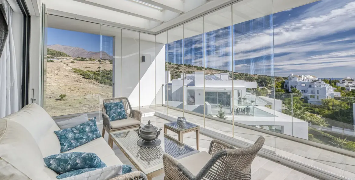 Sale of middle floor apartment in Estepona 12