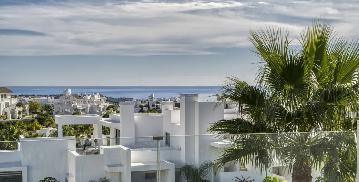 Sale of middle floor apartment in Estepona 13