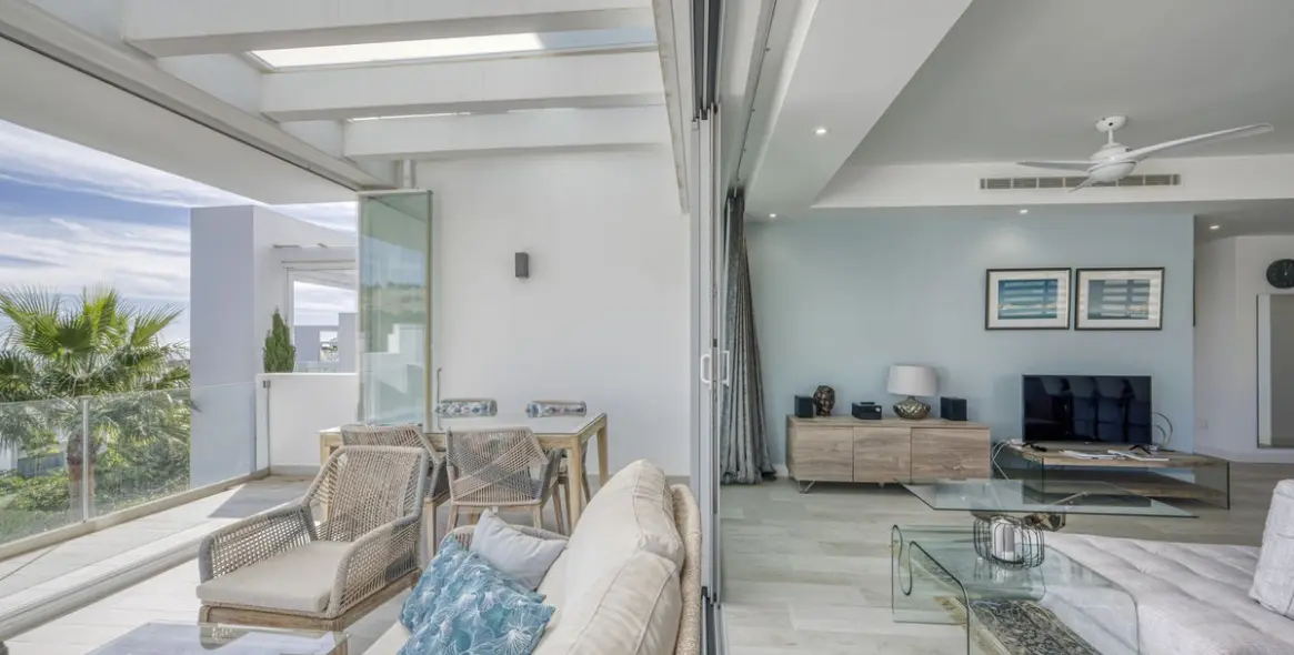 Sale of middle floor apartment in Estepona 15