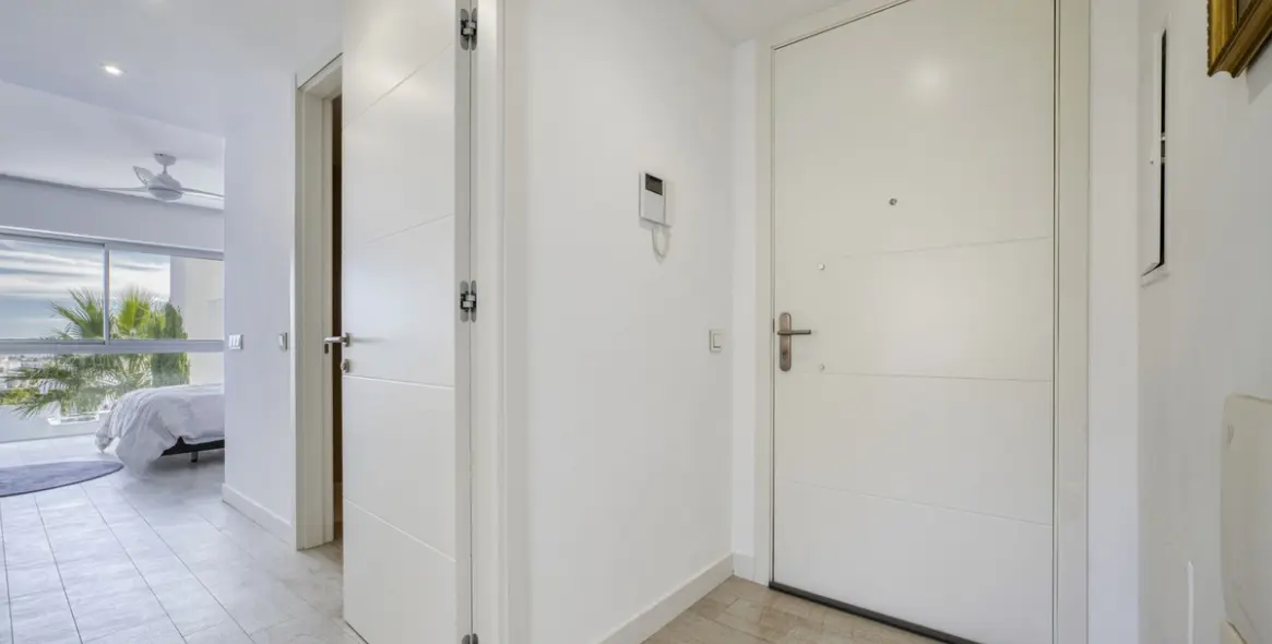 Sale of middle floor apartment in Estepona 17