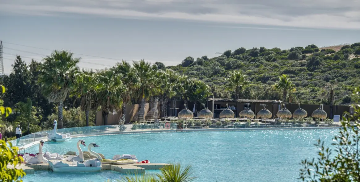 Venta de apartamento en planta media en Estepona 22