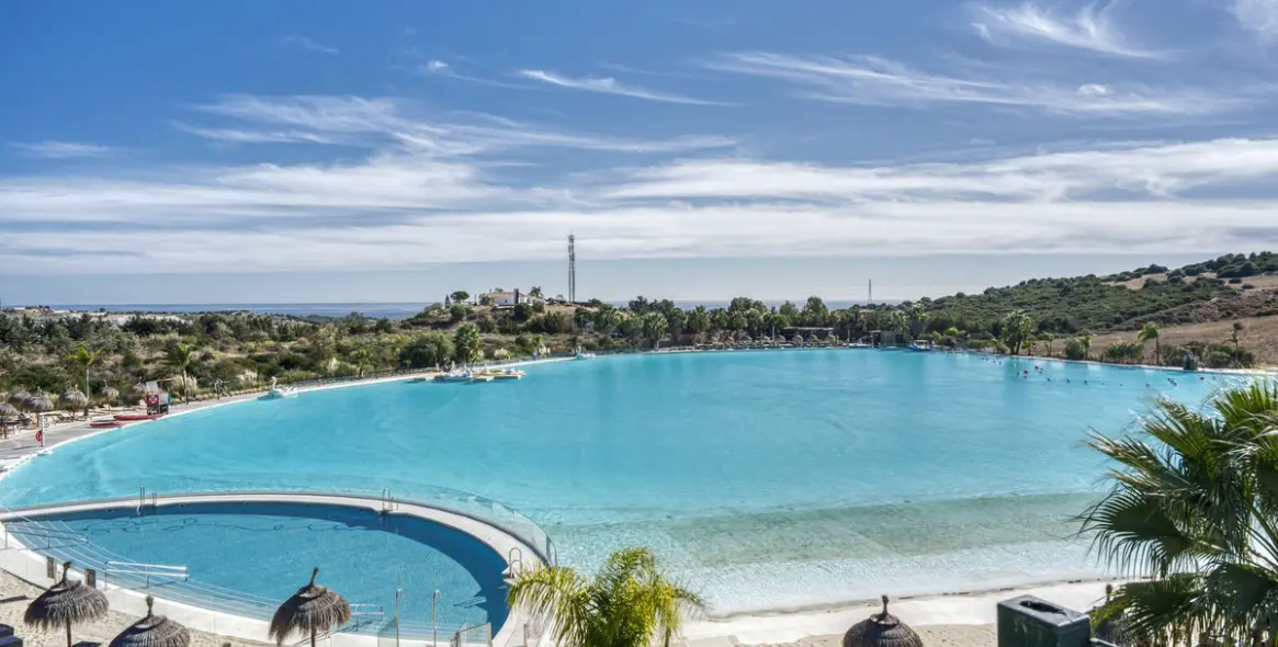 Venta de apartamento en planta media en Estepona 23