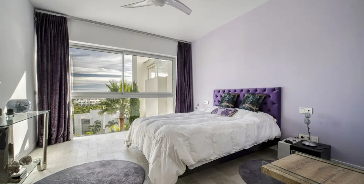 Venta de apartamento en planta media en Estepona 24