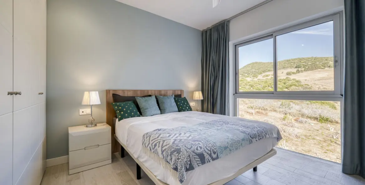 Venta de apartamento en planta media en Estepona 26