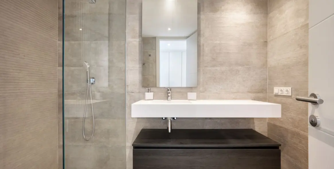 Venta de apartamento en planta media en Estepona 29