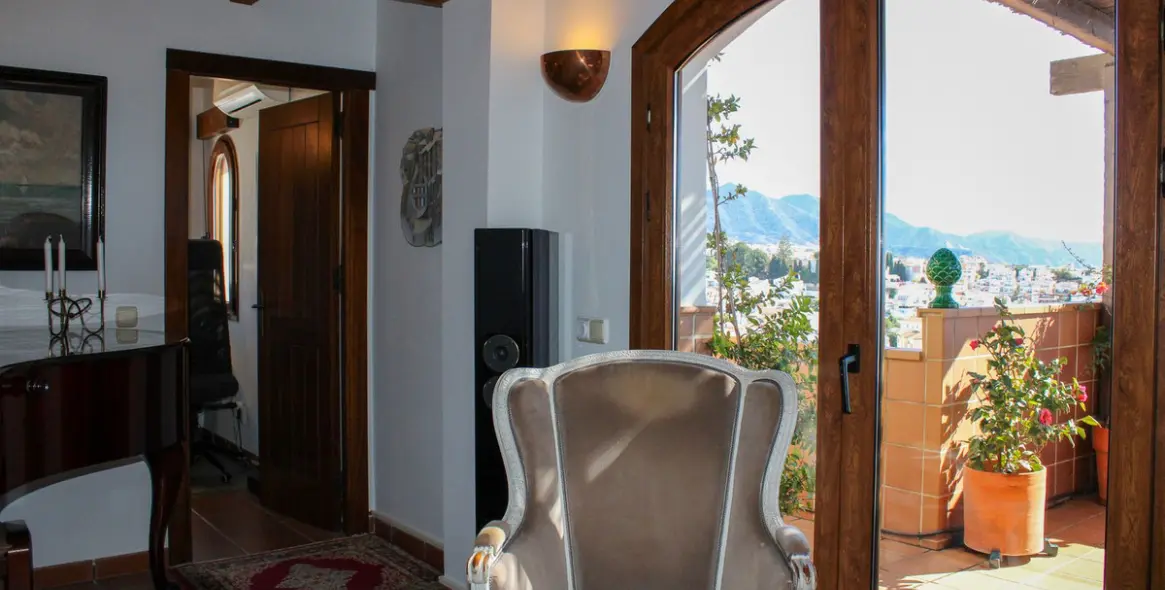 Sale of penthouse in Nerja 26
