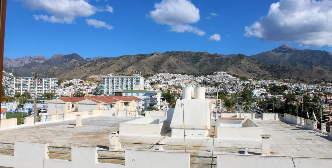 Sale of penthouse in Nerja 35