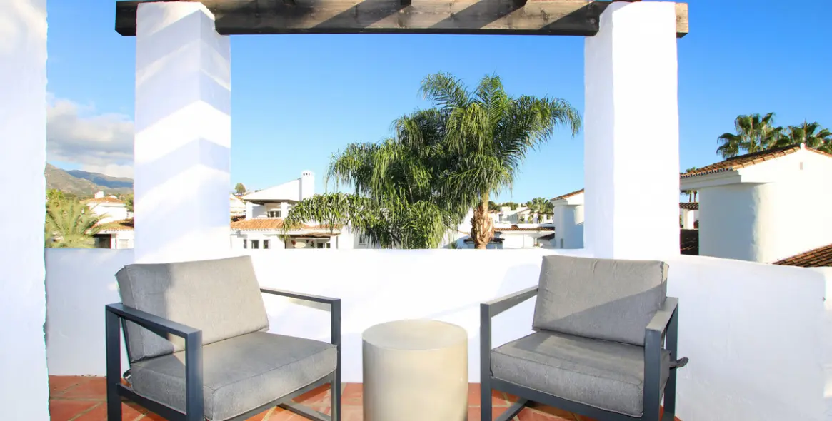 Sale of penthouse duplex in Nueva Andalucía 20