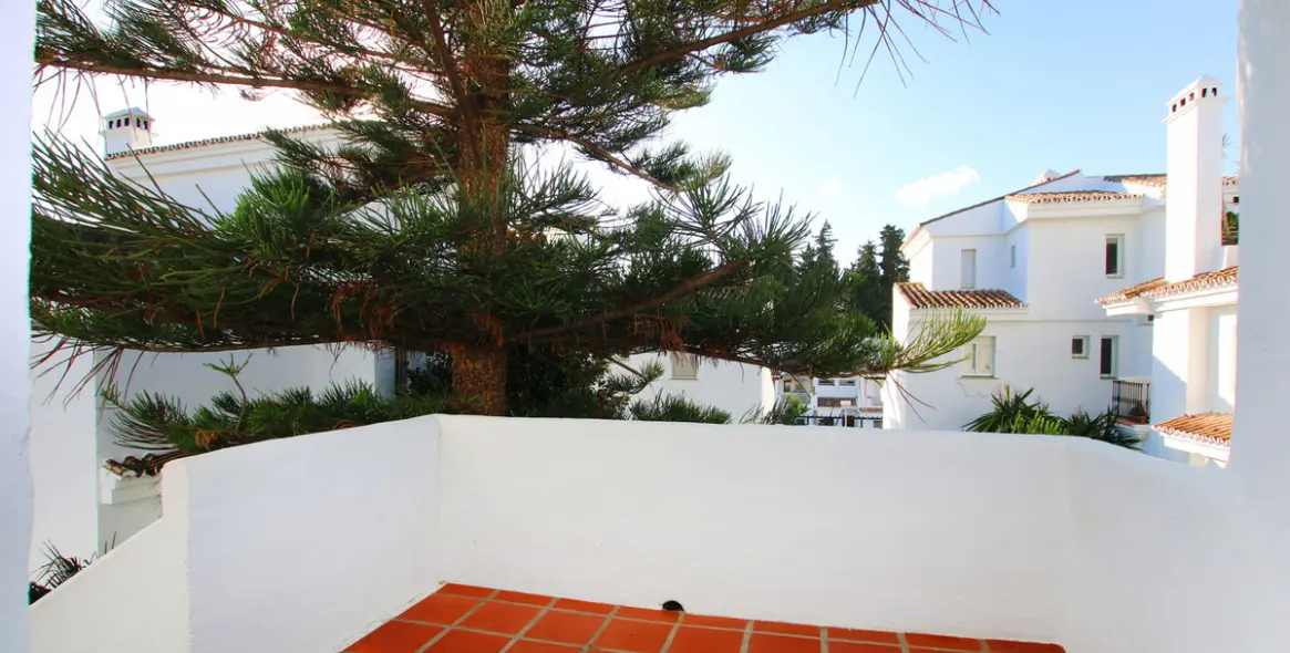 Sale of penthouse duplex in Nueva Andalucía 22