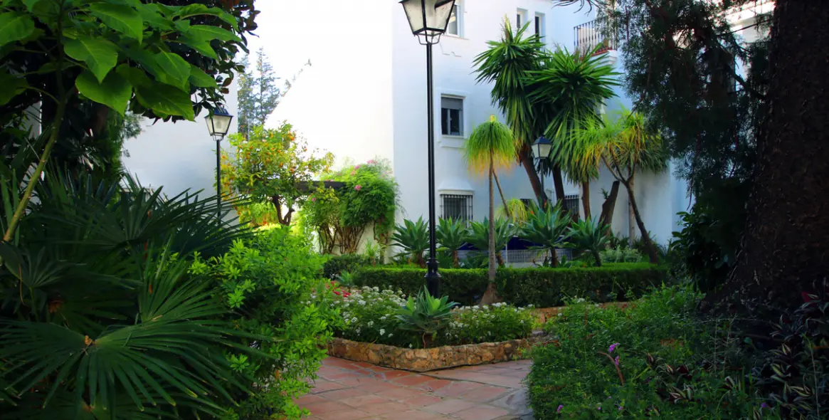 Sale of penthouse duplex in Nueva Andalucía 25