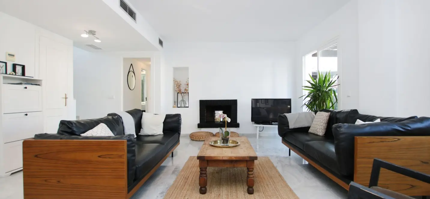 Sale of penthouse duplex in Nueva Andalucía 0