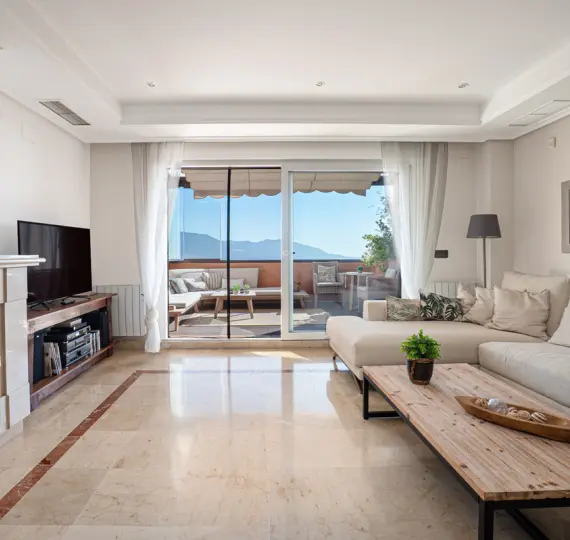 Sale of penthouse duplex in Marbella