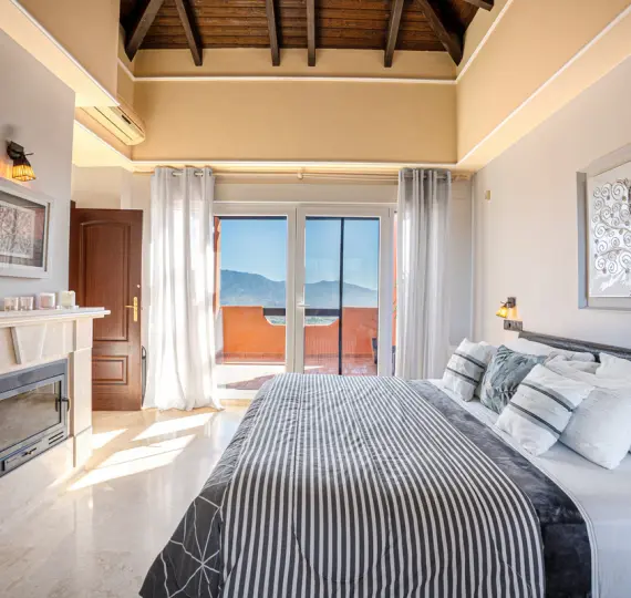 Sale of penthouse duplex in Marbella