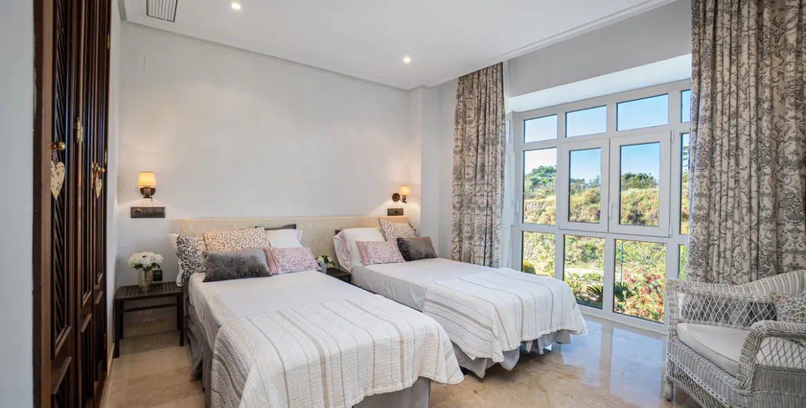 Sale of penthouse duplex in Marbella 10