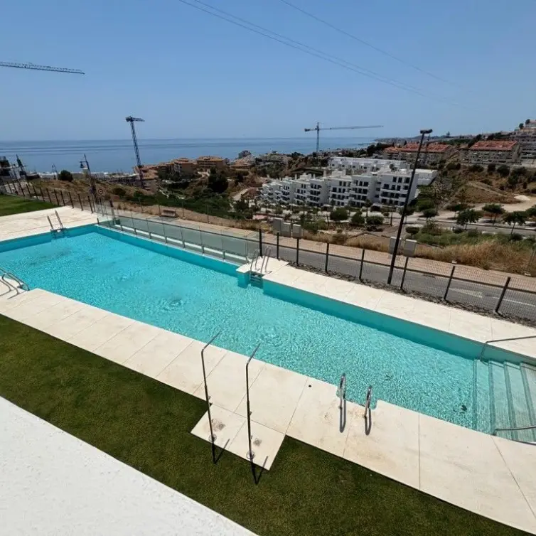 Sale of middle floor apartment in Fuengirola