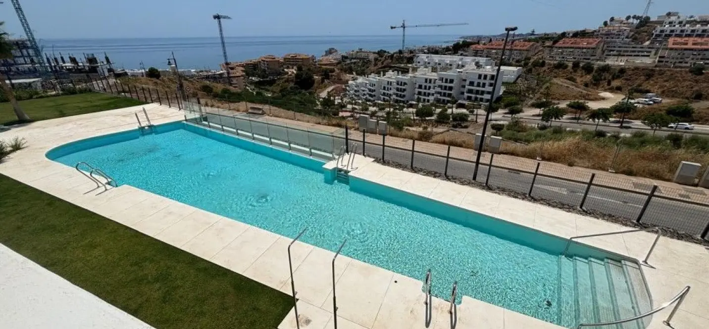 Sale of middle floor apartment in Fuengirola 0