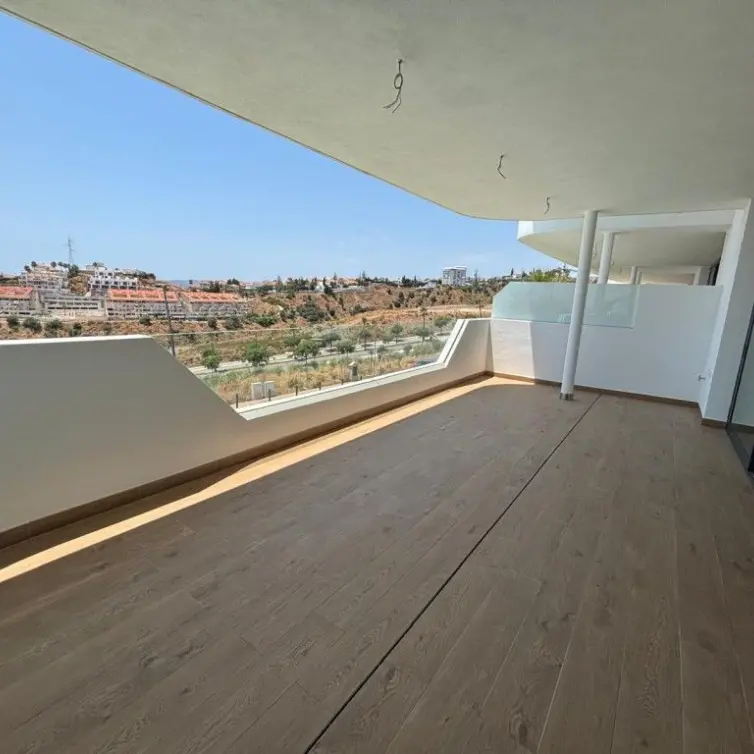 Sale of middle floor apartment in Fuengirola