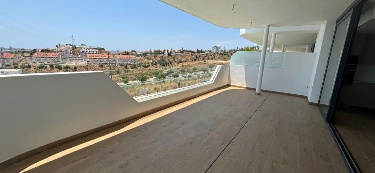 Sale of middle floor apartment in Fuengirola 1