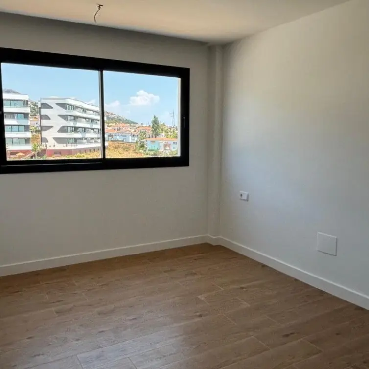 Sale of middle floor apartment in Fuengirola