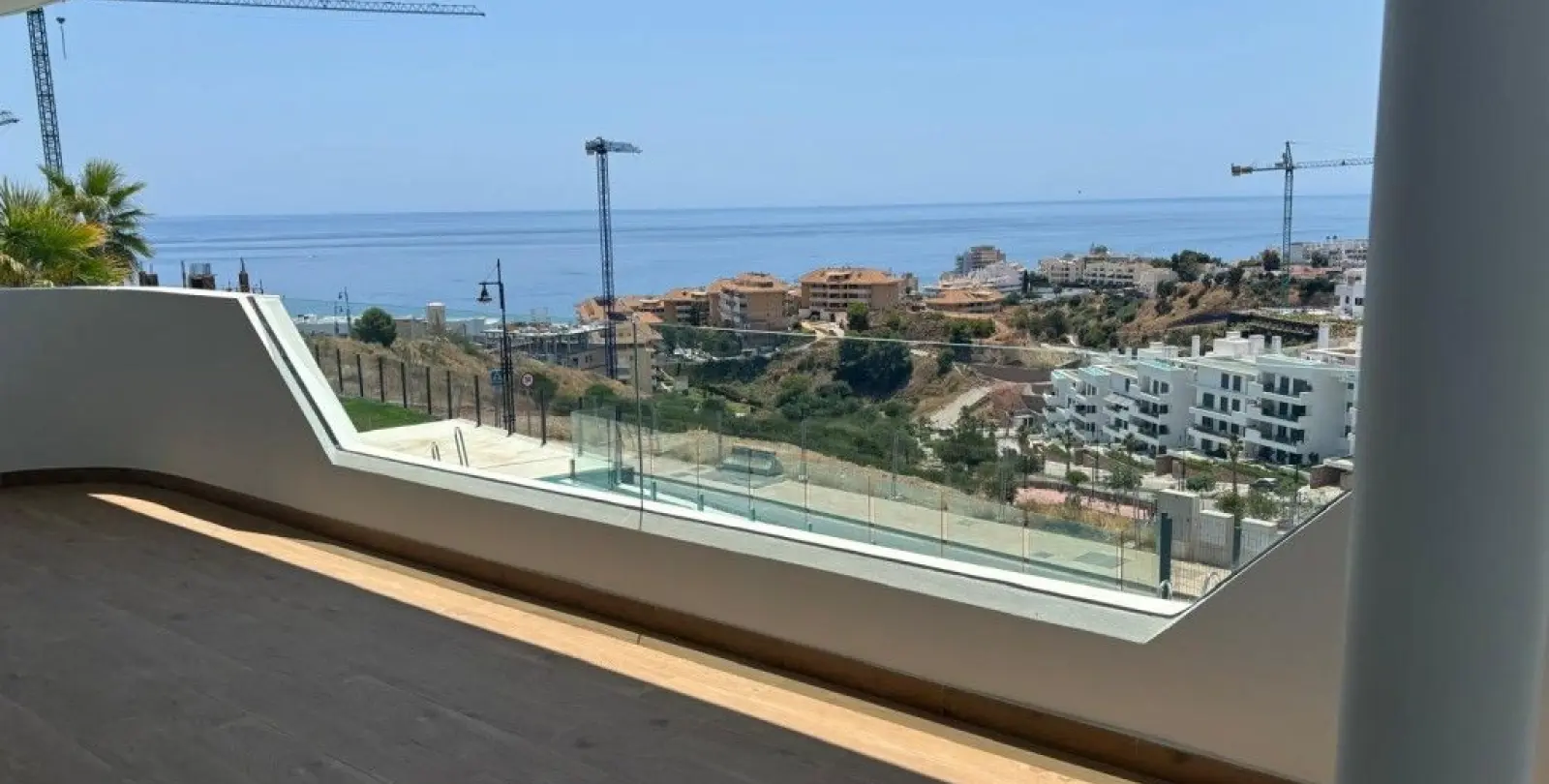 Sale of middle floor apartment in Fuengirola 9