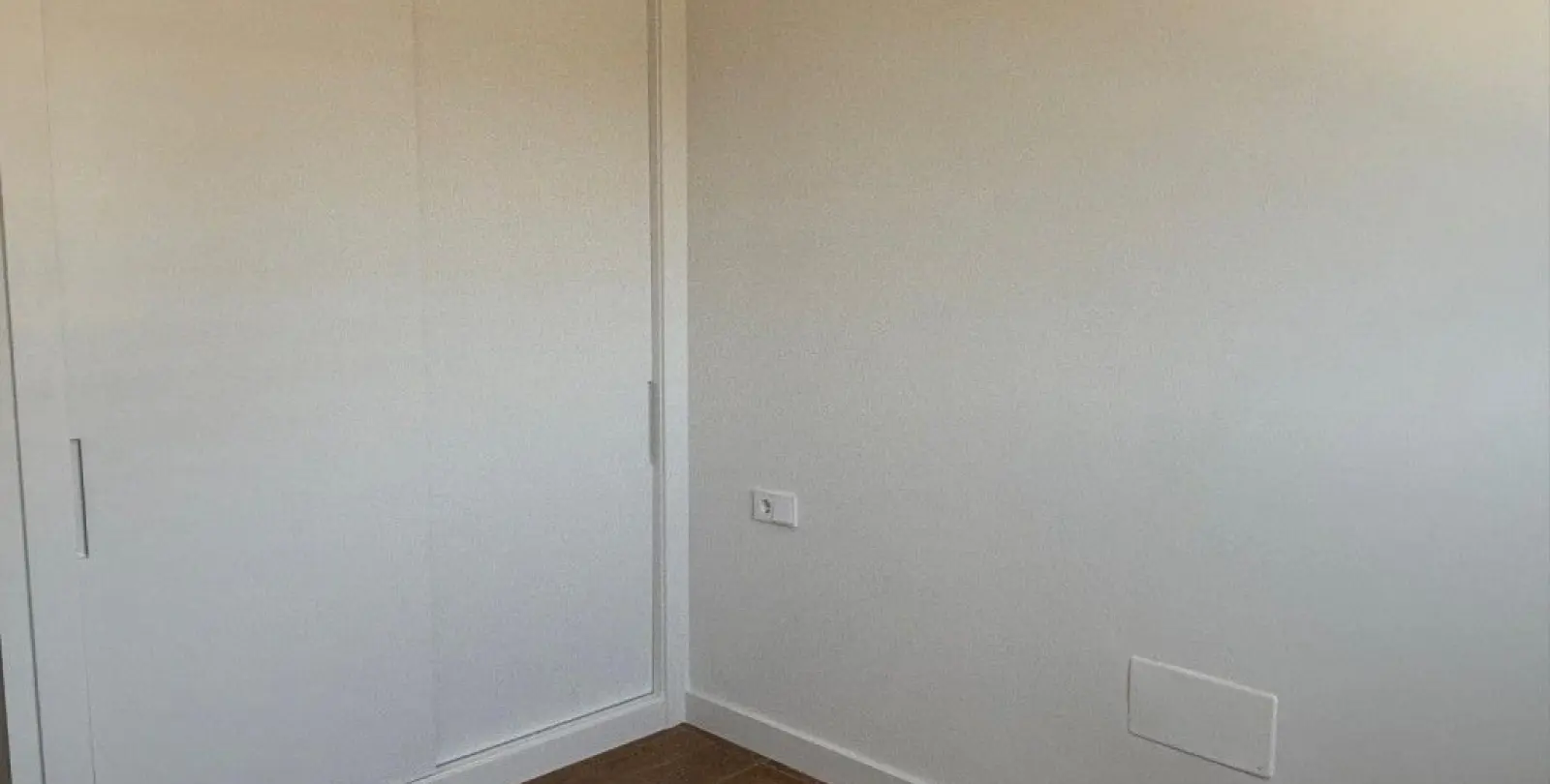 Sale of middle floor apartment in Fuengirola 12