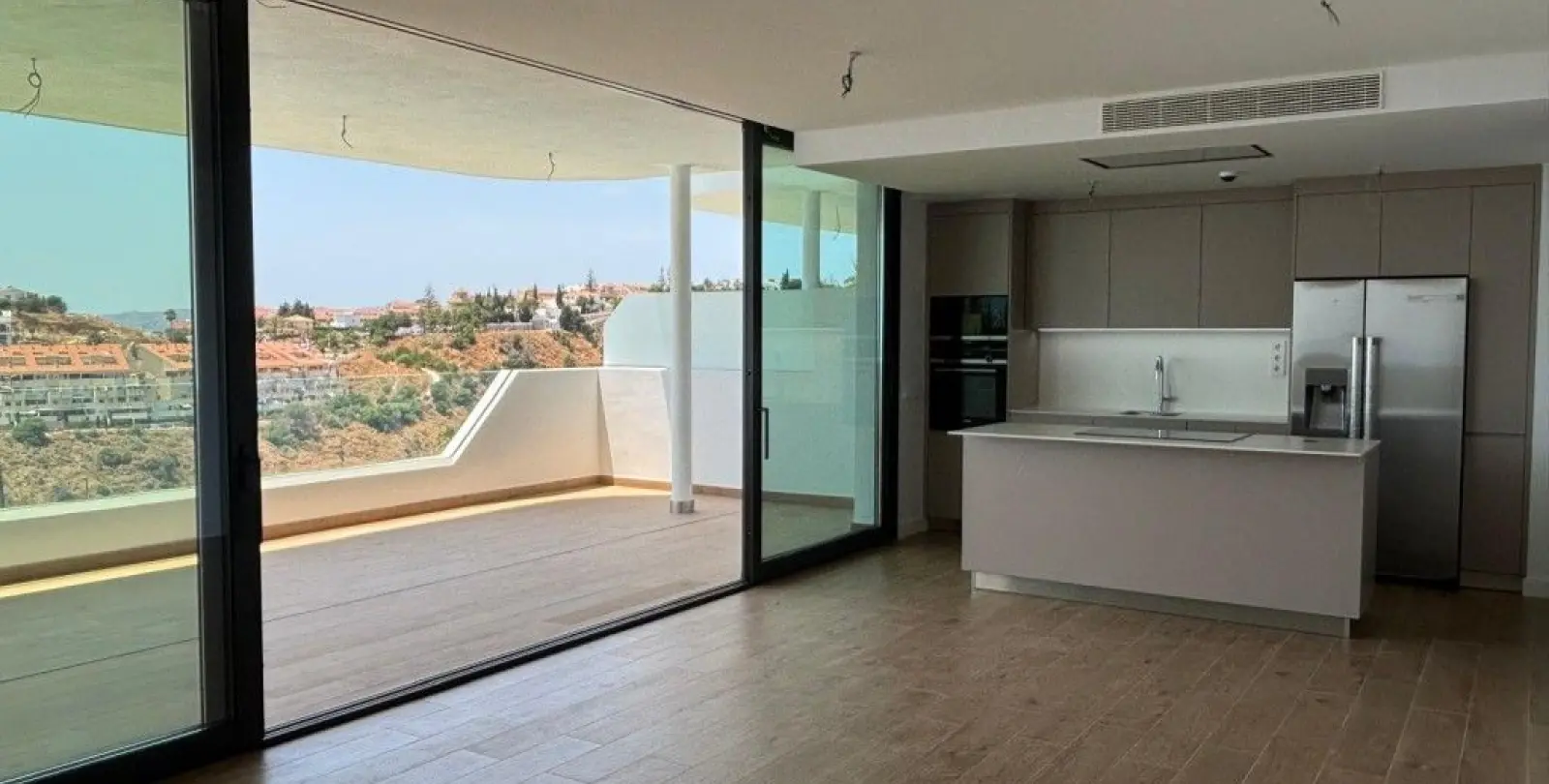 Sale of middle floor apartment in Fuengirola 16