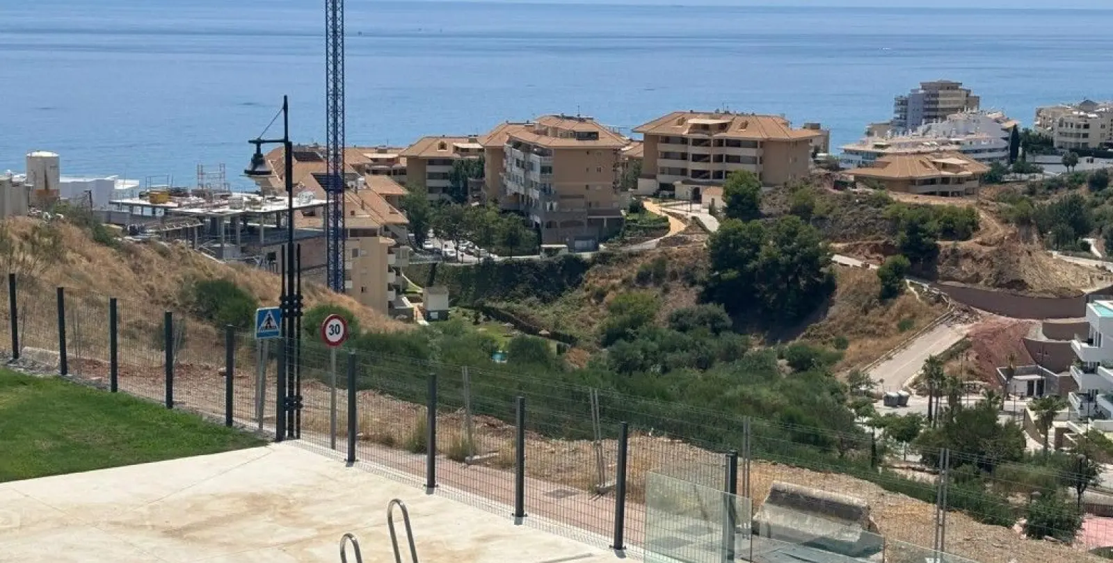 Sale of middle floor apartment in Fuengirola 18