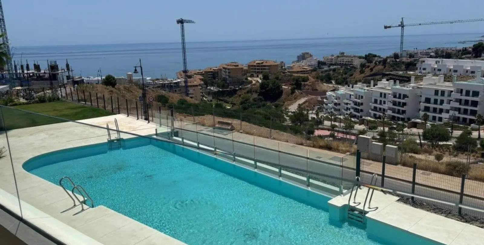 Sale of middle floor apartment in Fuengirola 20