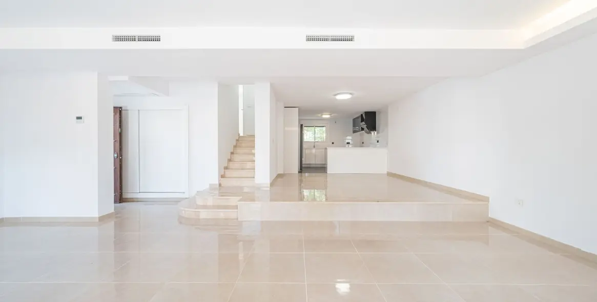 Продажа таунхауса в Nueva Andalucía 4