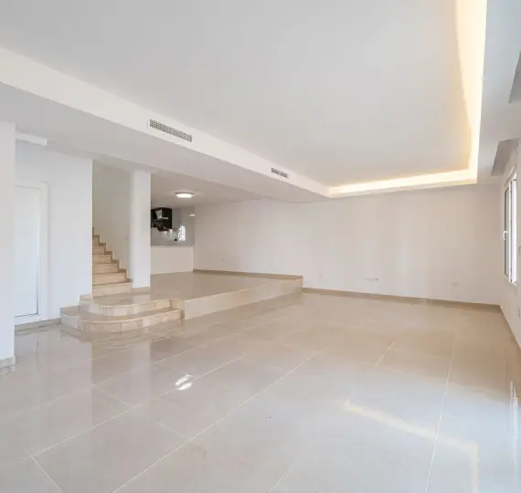 Sale of townhouse in Nueva Andalucía