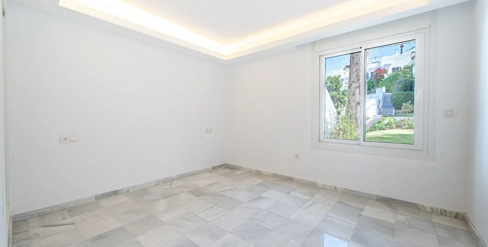 Sale of townhouse in Nueva Andalucía 17