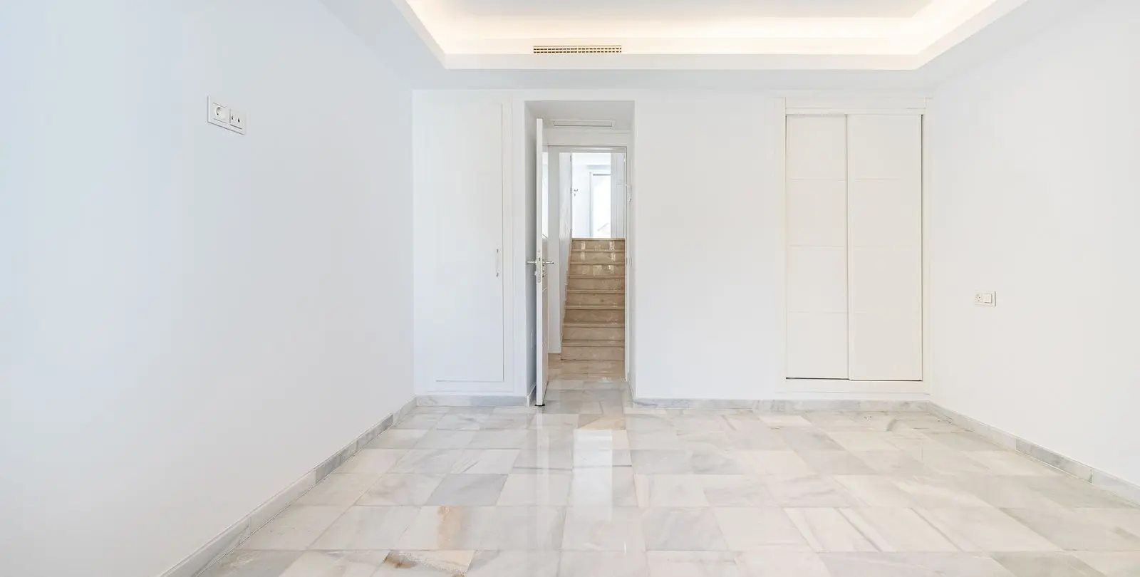 Sale of townhouse in Nueva Andalucía 18