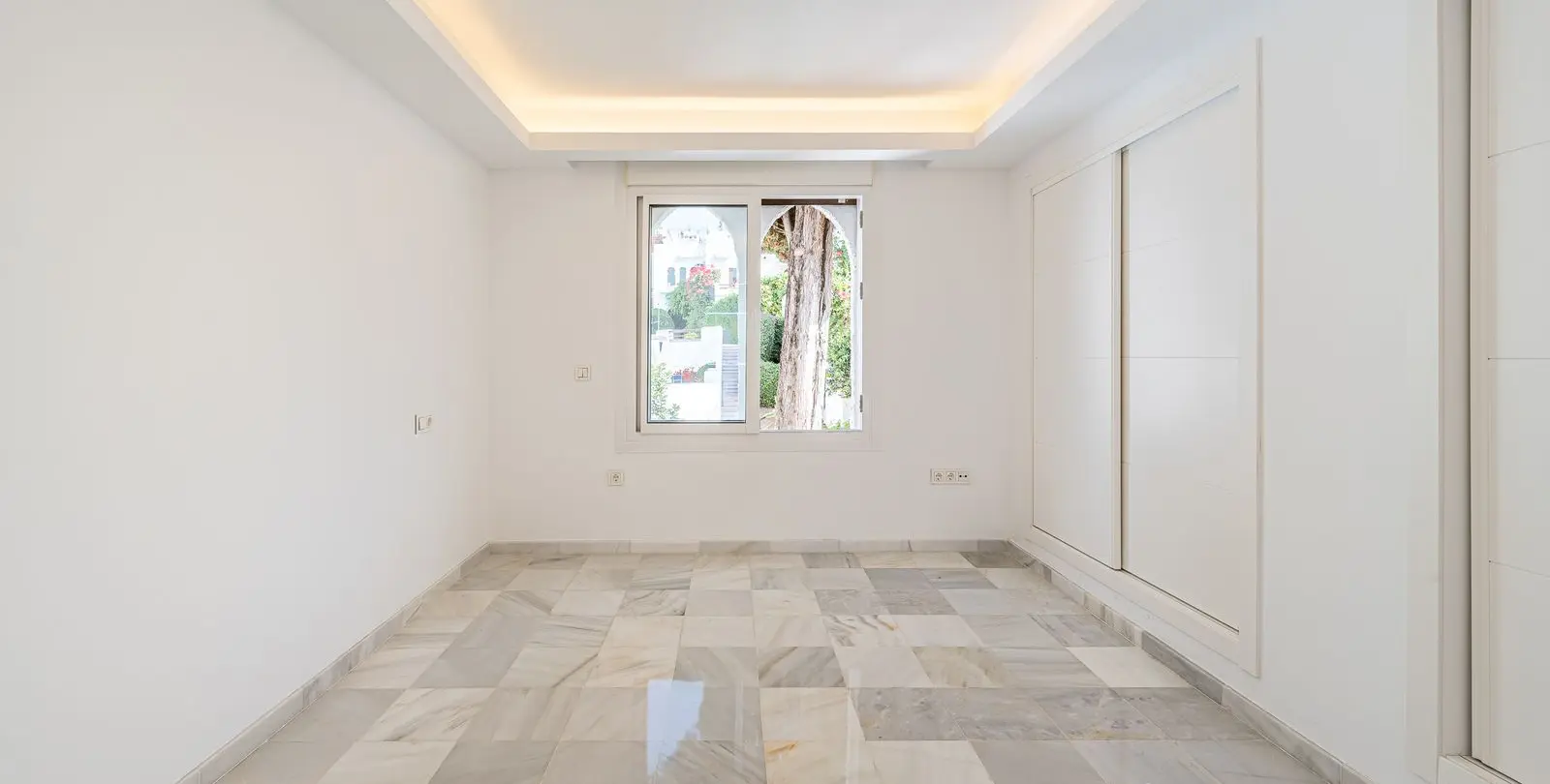 Sale of townhouse in Nueva Andalucía 25