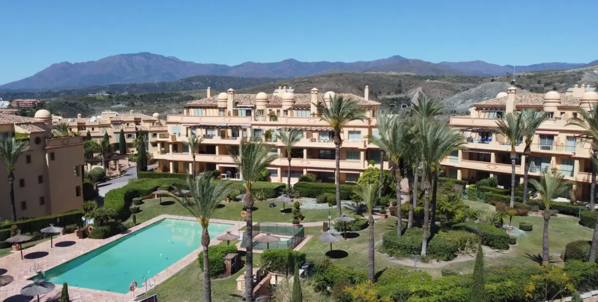 Sale of middle floor apartment in Los Flamingos 1