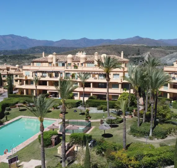 Sale of middle floor apartment in Los Flamingos