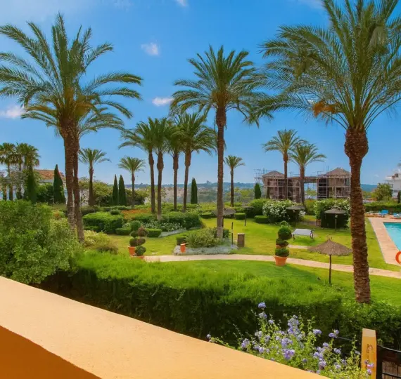 Sale of middle floor apartment in Los Flamingos