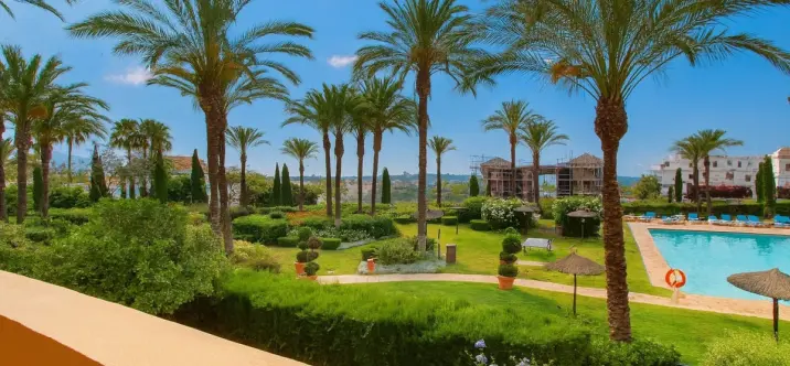 Sale of middle floor apartment in Los Flamingos 1