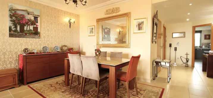 Sale of middle floor apartment in Los Flamingos 3