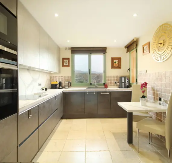 Sale of middle floor apartment in Los Flamingos