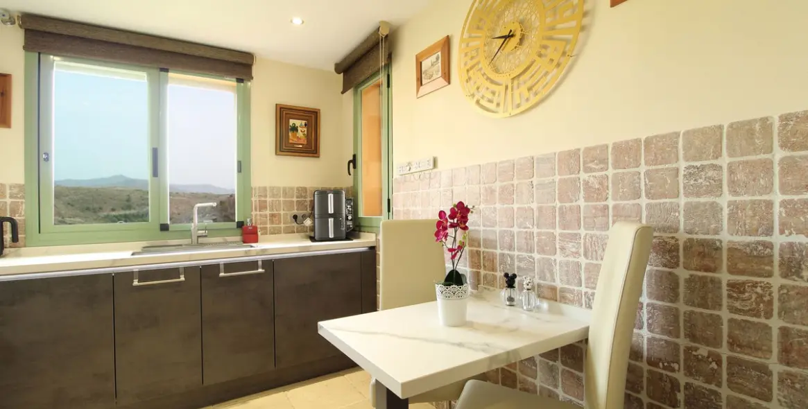 Sale of middle floor apartment in Los Flamingos 8