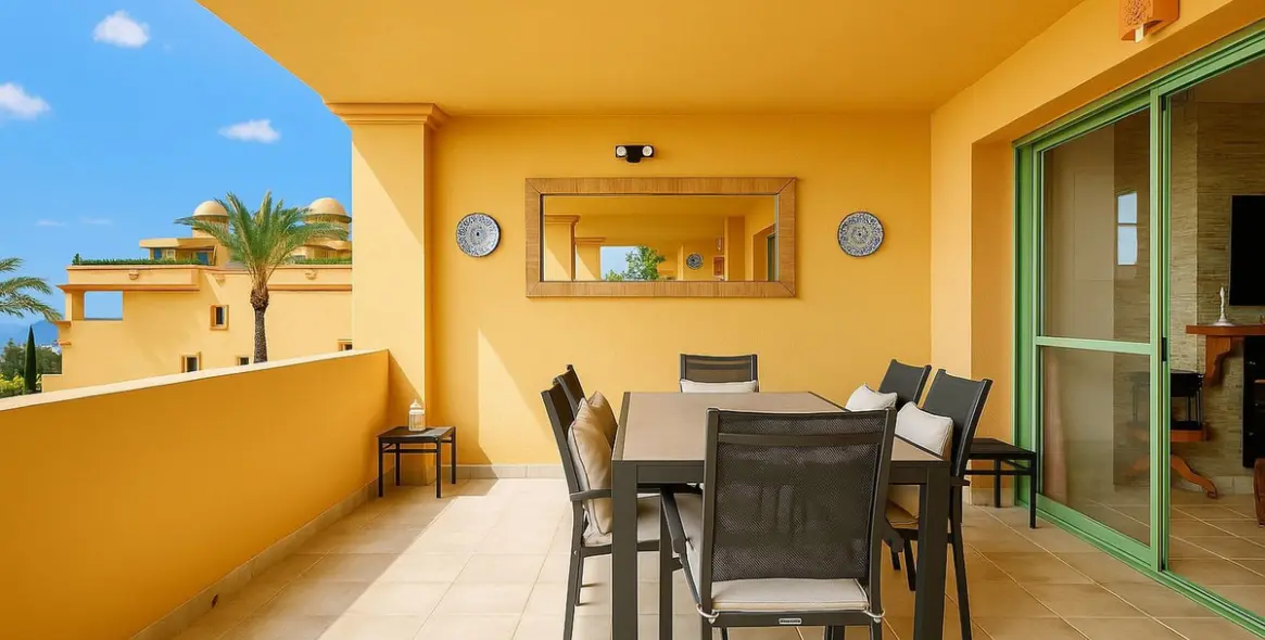 Sale of middle floor apartment in Los Flamingos 9