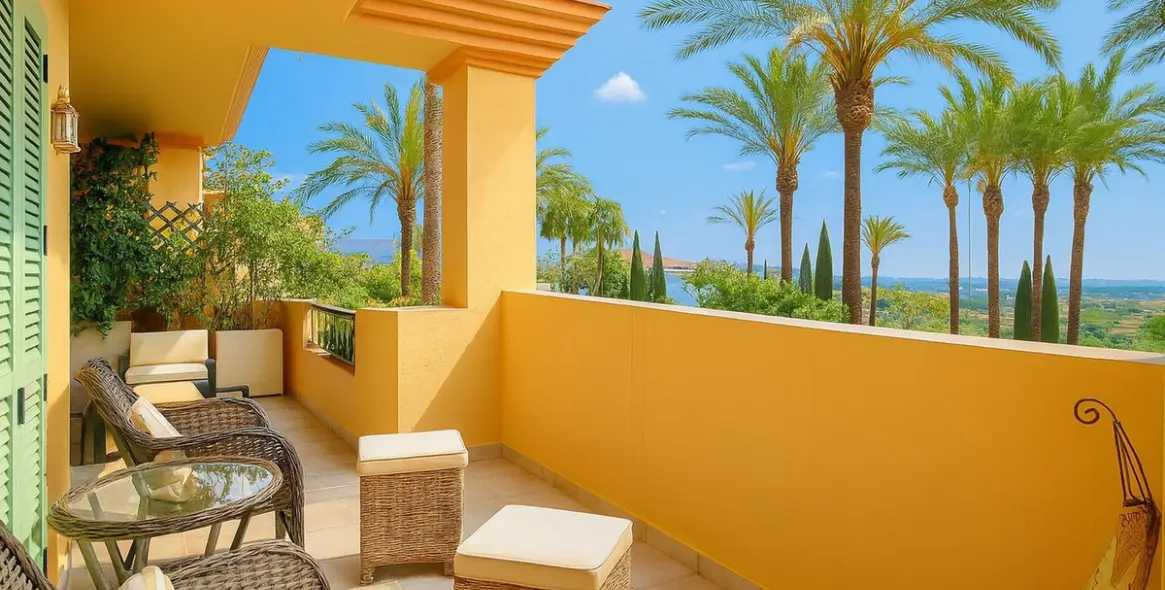 Sale of middle floor apartment in Los Flamingos 10