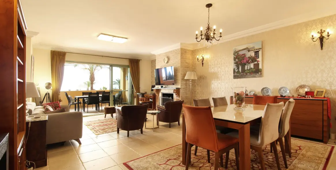 Sale of middle floor apartment in Los Flamingos 12