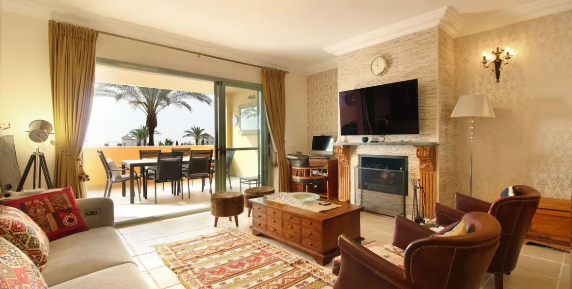 Sale of middle floor apartment in Los Flamingos 13