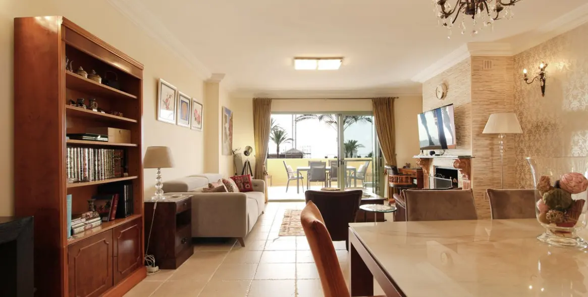 Sale of middle floor apartment in Los Flamingos 14