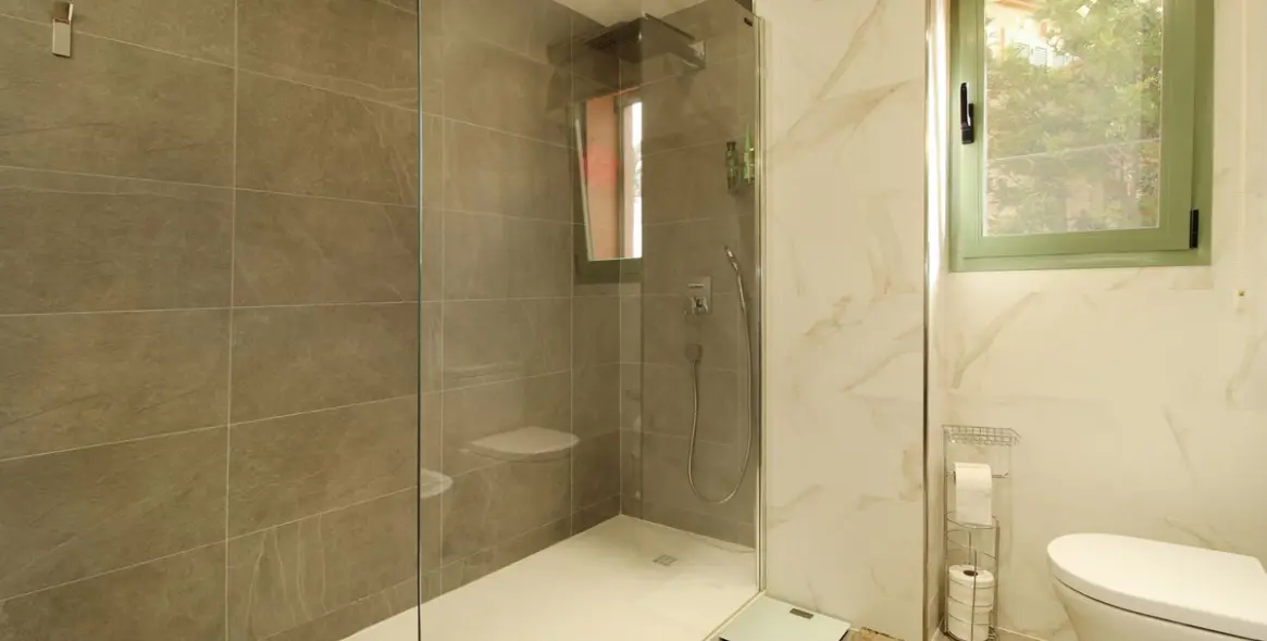 Sale of middle floor apartment in Los Flamingos 17